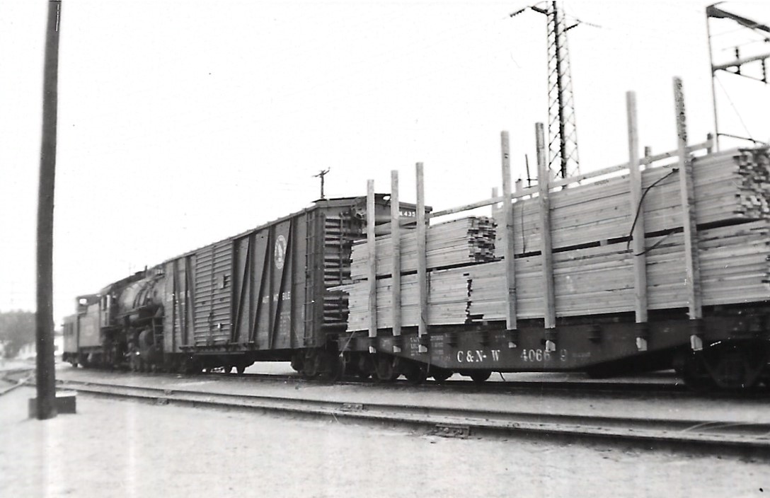 This image has an empty alt attribute; its file name is 1949-Elsie-Eng-Cab-switching-team-trk-lumber-1024x663.jpg