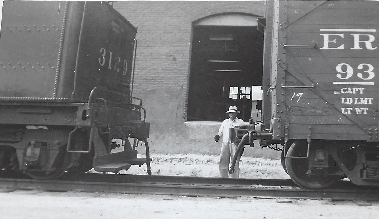 This image has an empty alt attribute; its file name is 1949-SF-Elsie-Eng-3129-brakeman-coupling-Inglewood-1024x593.jpg